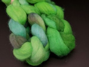 Kammzug aus einer Mischung von BFL und Nylon in grün, lila