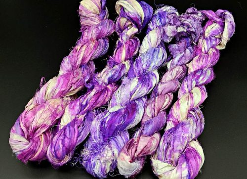 Seidenbänder in verschiedenen Violetttönen