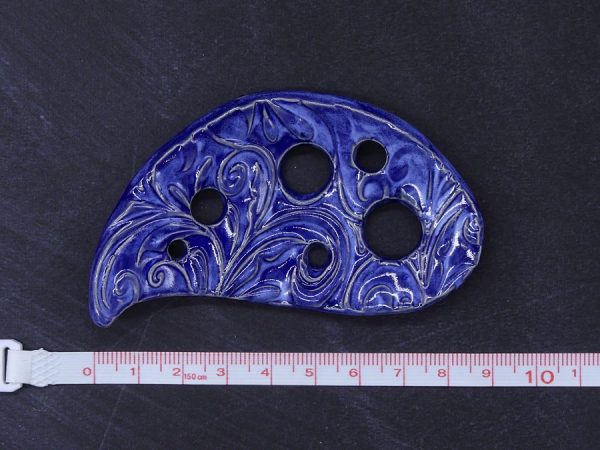 Lochscheibe aus Keramik, blau lasiert mit 6 Löchern