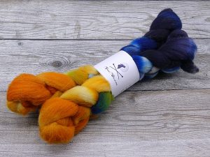 Kammzug aus Southdown in einem Farbverlauf von dunkelblau über orange nach ocker